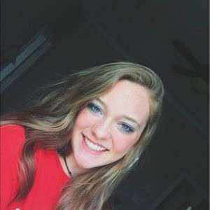 Meet your Posher, Chloe